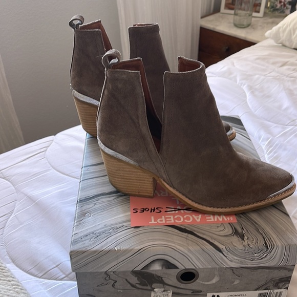 Jeffrey Campbell | Cromwell Booties - Picture 4 of 5